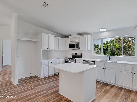 4th image of 229 Pecan Grove Ln