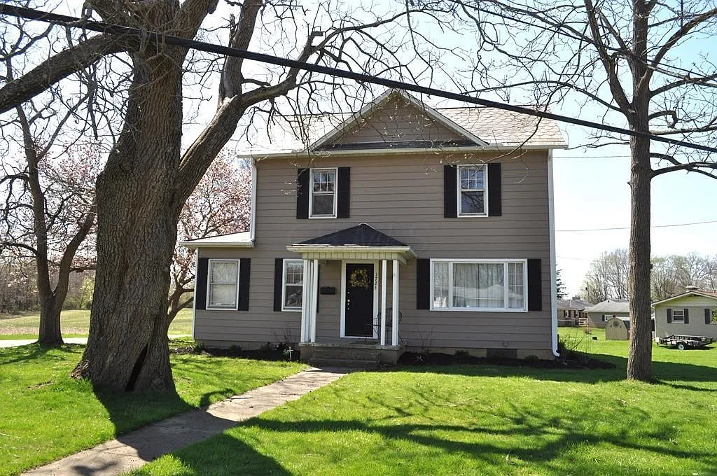 1725 W Market St photo 1