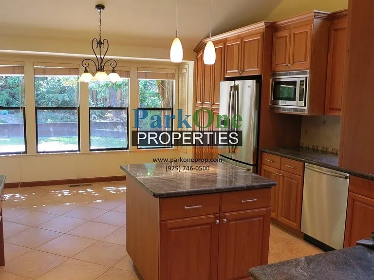 1245 Crown Ct — Photo 6