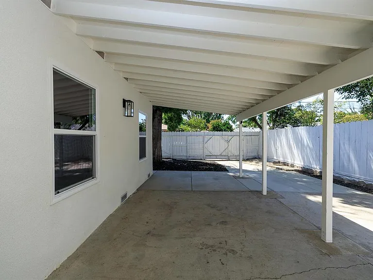 2423 Miller Ave — Photo 20