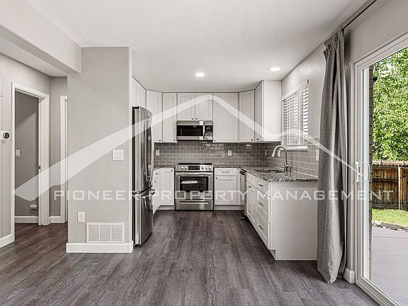 4th image of 2649 Fernwood Pl