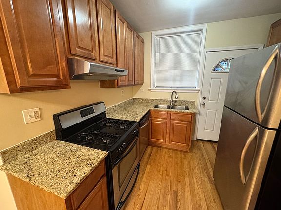 3rd image of 4452 W Gunnison St #2