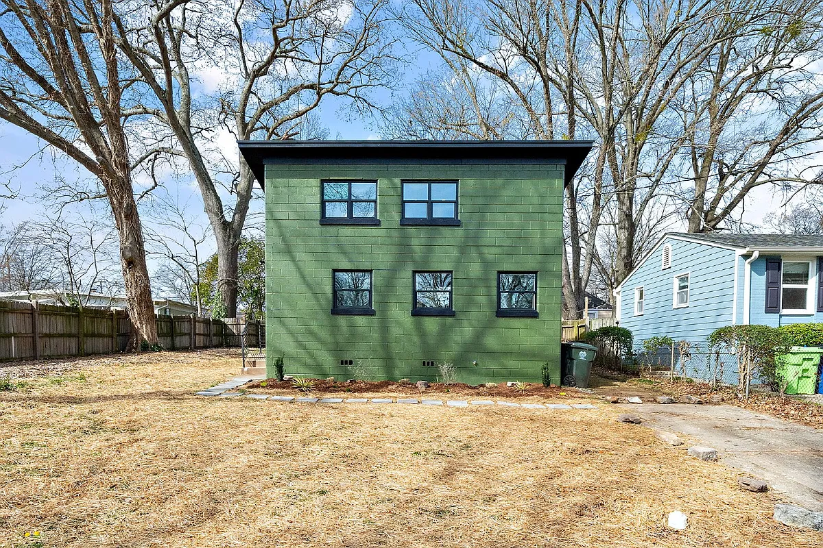 Building Photo - 210 Lincoln Ct