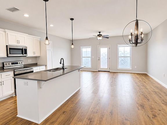 2nd image of 306 Brooke Ct