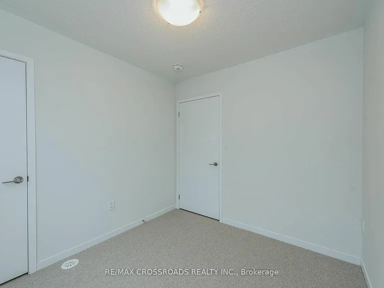 140 Honeycrisp Cres #292 — Photo 24