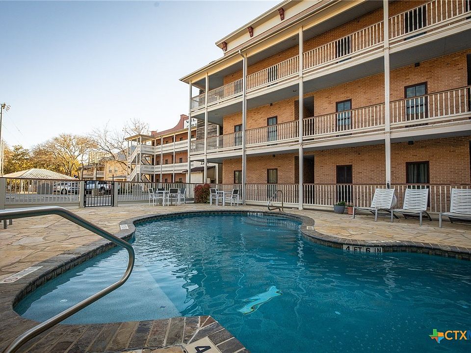 1st image of 1247 Gruene Rd #302