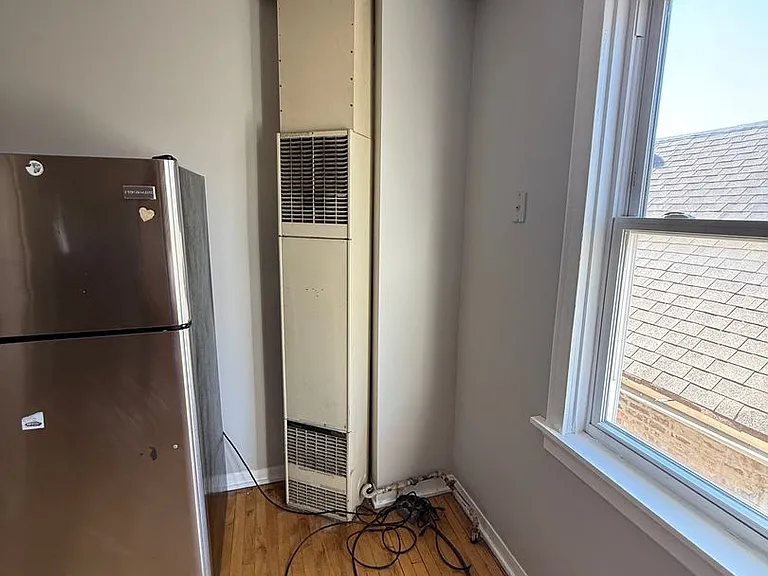 817 W 34th Place — Photo 11