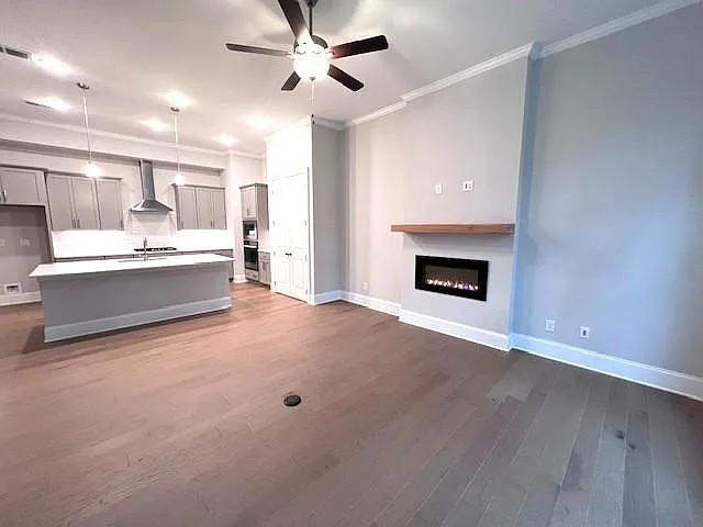 3 bed, 2.5 bath, 2024 sqft, $3,300 — Photo 2