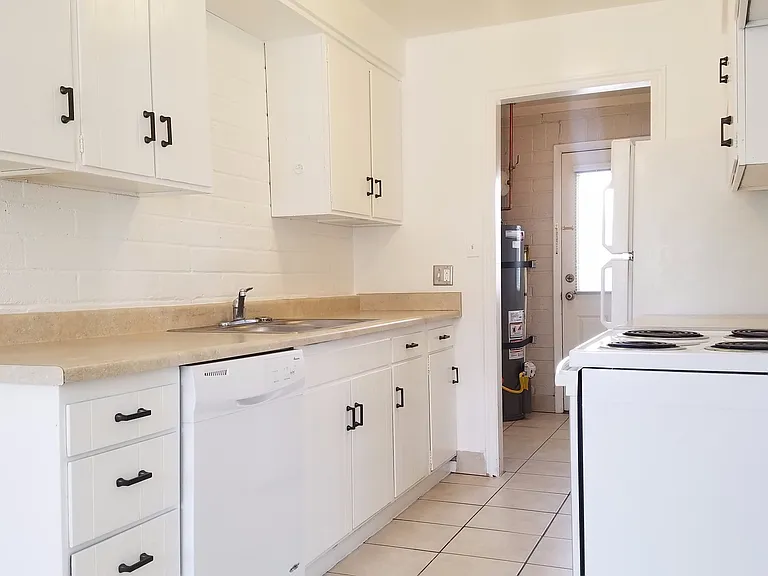 370 E. 200 N. — Photo 7