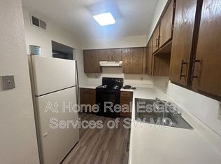 1947 S Ingram Mill Rd #D8, Springfield, MO 65804