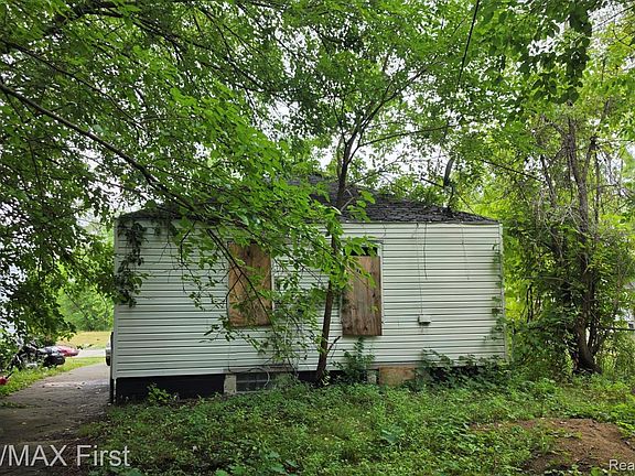 3rd image of 19384 Dresden St