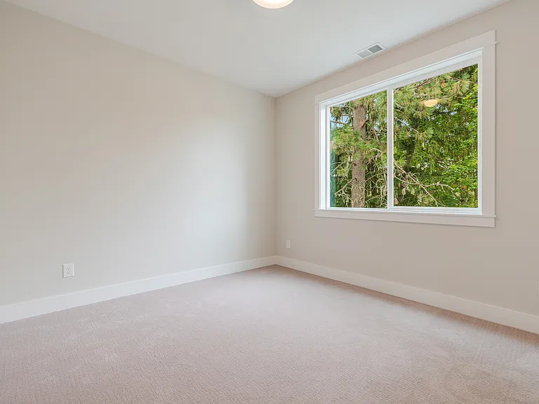 464 SE Haddock Ln — Photo 31