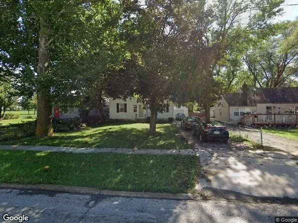 5006 Hickman Rd, Des Moines, IA 50310