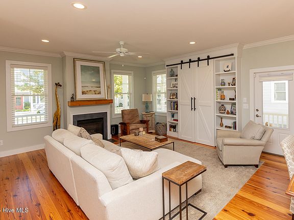 5th image of 266 Manning Square