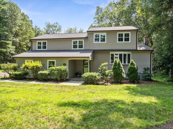 27 Berkshire Way, Simsbury, CT 06070