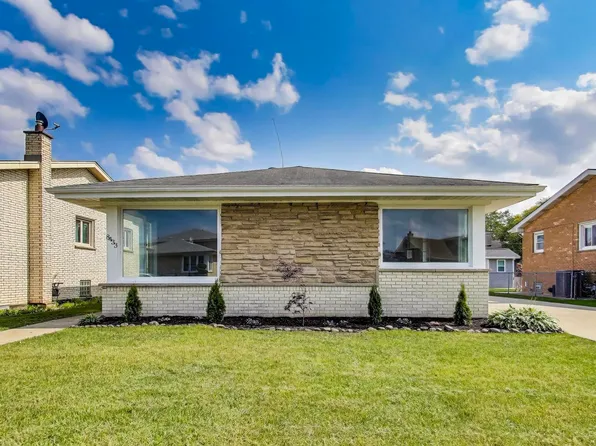 8433 W Betty Ter, Niles, IL 60714