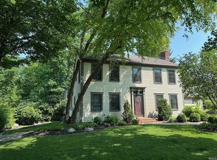 8816 Woodstream Dr, Fort Wayne, IN 46804