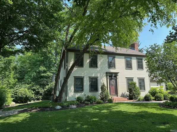 8816 Woodstream Dr, Fort Wayne, IN 46804