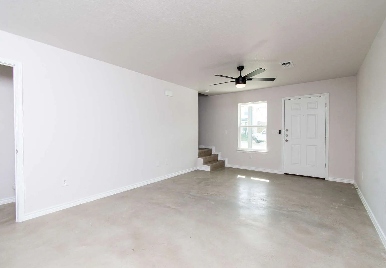 3 bed, 2.5 bath, 1340 sqft, $1,400 — Photo 4