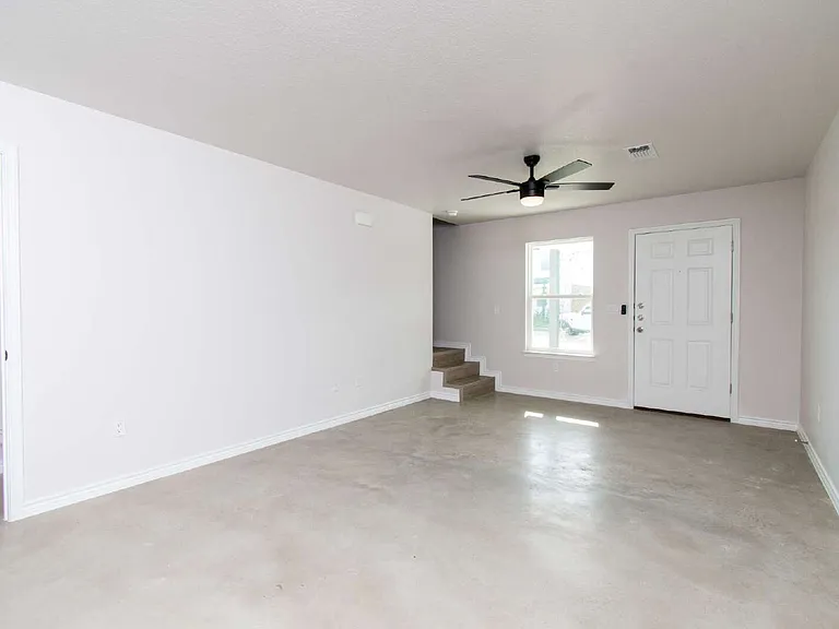 802 White Meadow Ln #B — Photo 4