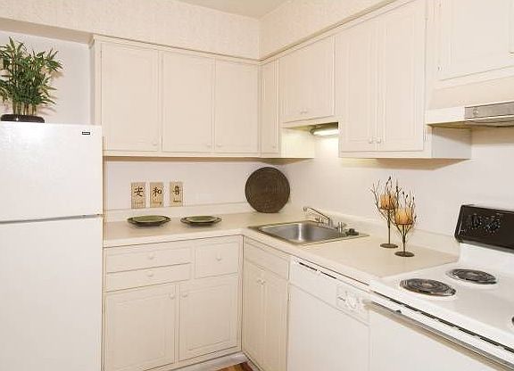 2nd image of 4446 Mobile Dr APT 104