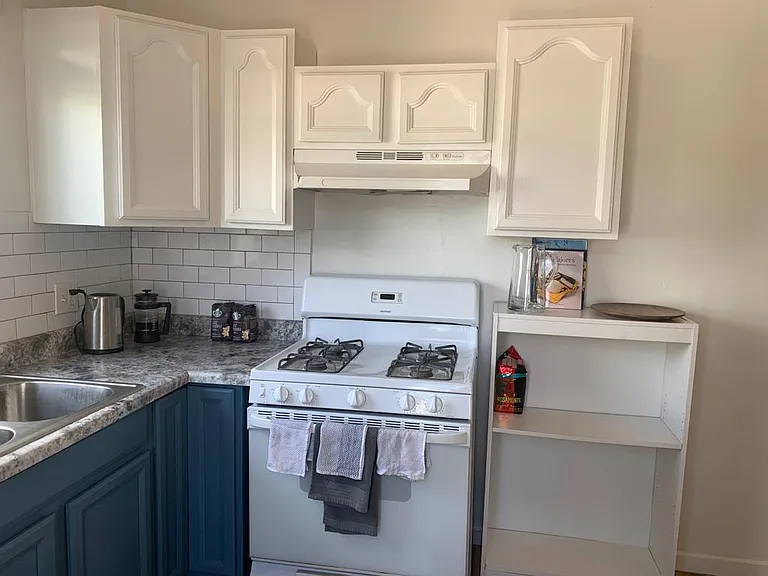 1011 E Elm St — Photo 14