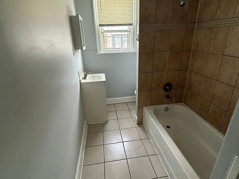 200 Parker Ave #B — Photo 4
