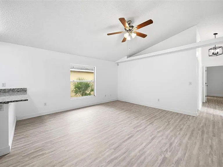 7151 Edgewater Shores Ct — Photo 3