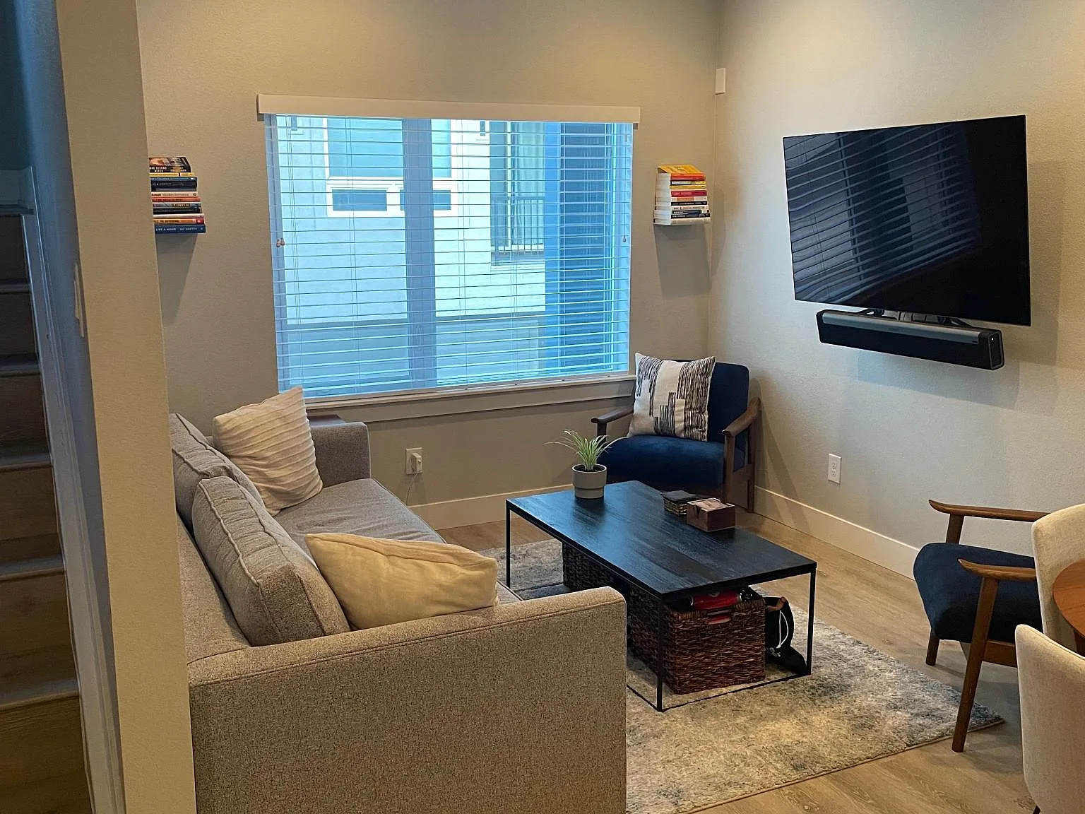 2 bed, 1.5 bath, 1100 sqft, $2,995 — Photo 2