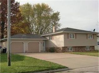 208 W Division St, Wilton, IA 52778