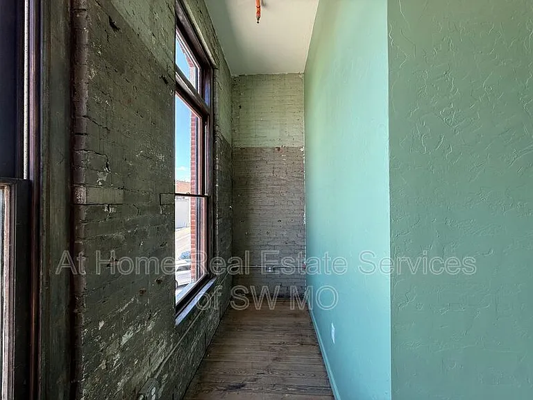 320 W Walnut St #201 — Photo 6