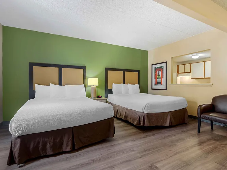Deluxe Studio - 2 Queen Beds
