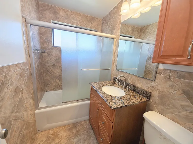 48 Shrewsbury Green Dr #I — Photo 17