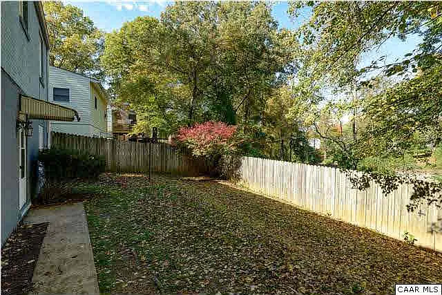 Stribling Ave - B — Photo 2