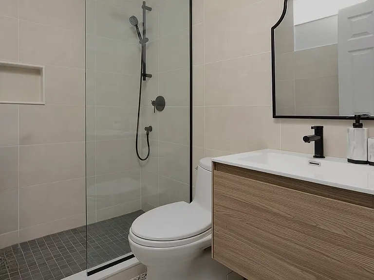 2020 W 3rd St #5A — Photo 4