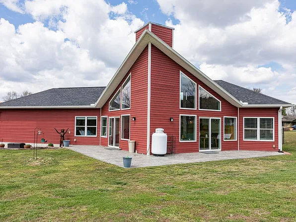 2221 Meadowbrook Ln, Sevierville, TN 37862