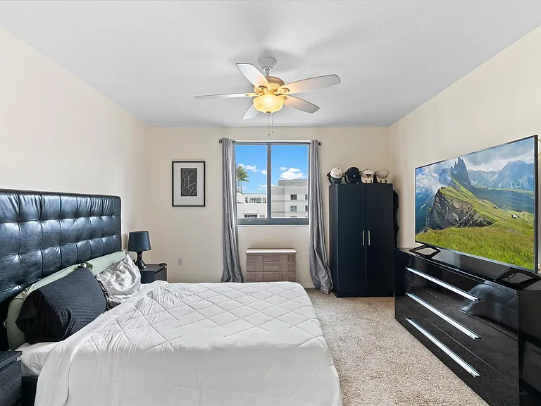 100 N Federal Hwy #736 — Photo 4