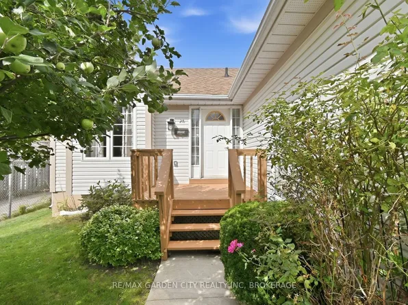 21 Kelson Ave N #B, Grimsby, ON L3M 4C6