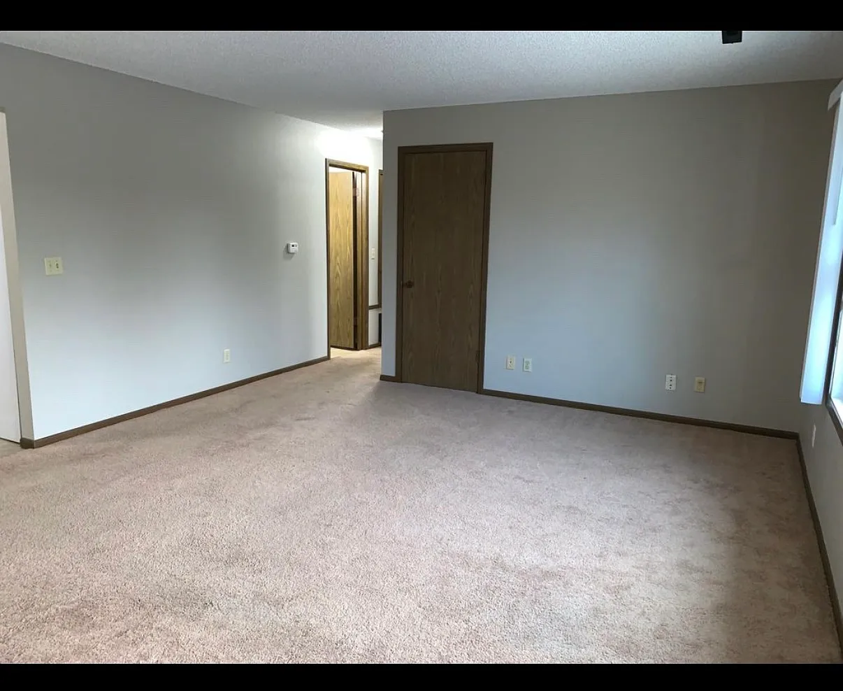 2 bed, 857 sqft, $850 — Photo 2