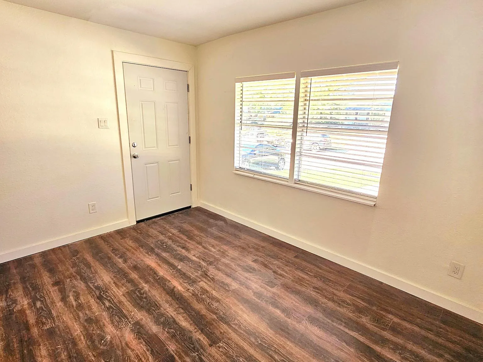 1 bed, 400 sqft, $900 — Photo 4