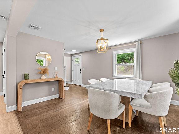 4th image of 5 Sanford Avenue