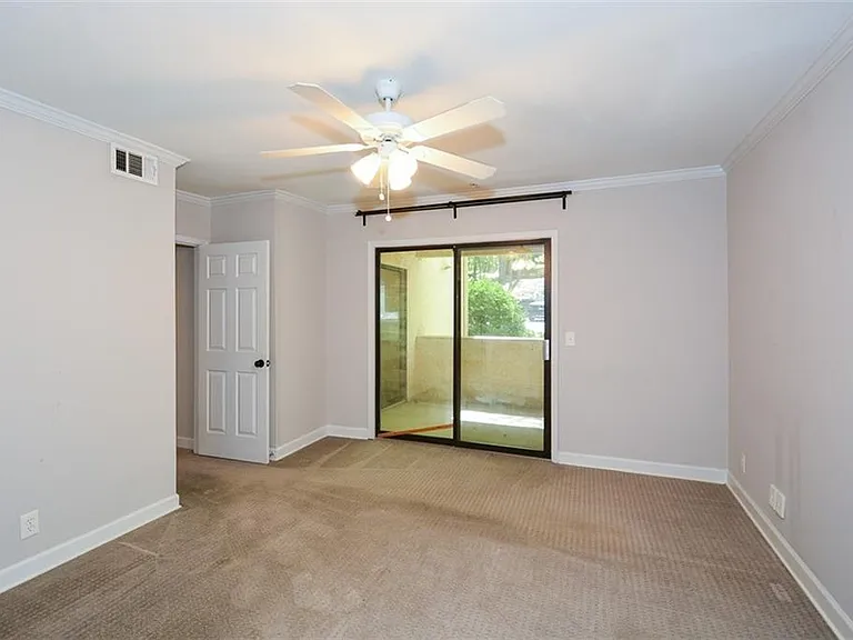 607 Lismore SE — Photo 26