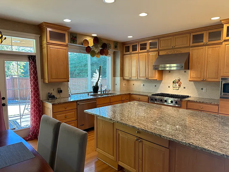 1803 SE 8th St — Photo 27