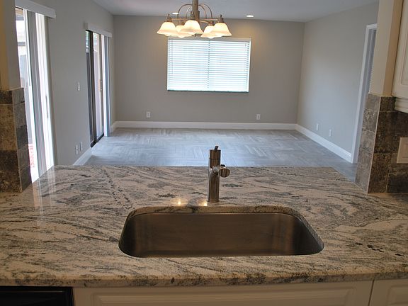 Breakfast bar - Kitchen