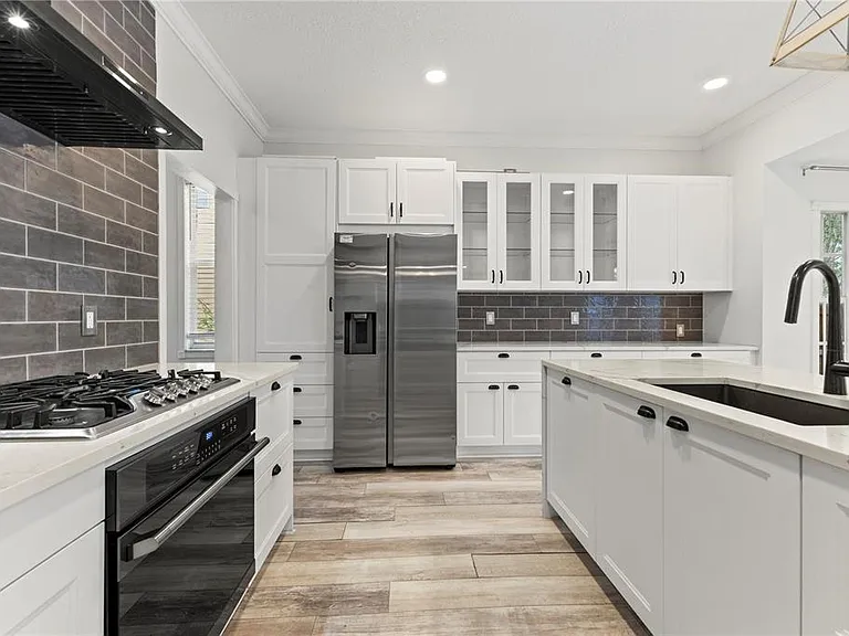 9307 Poplar Creek Ct — Photo 17