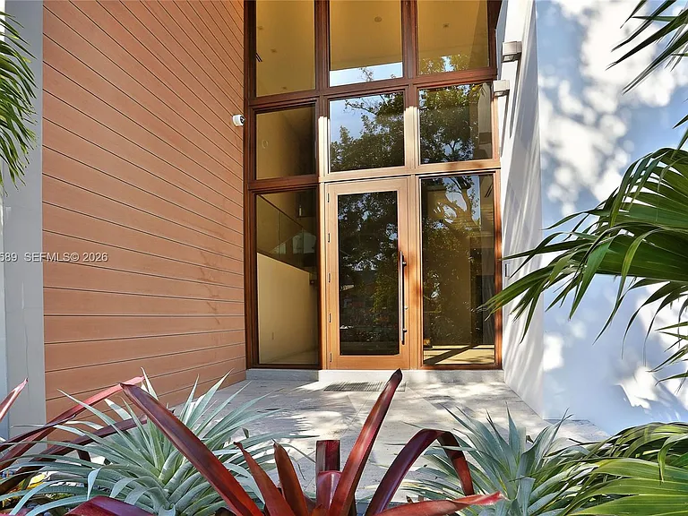 121 Buttonwood Dr — Photo 2