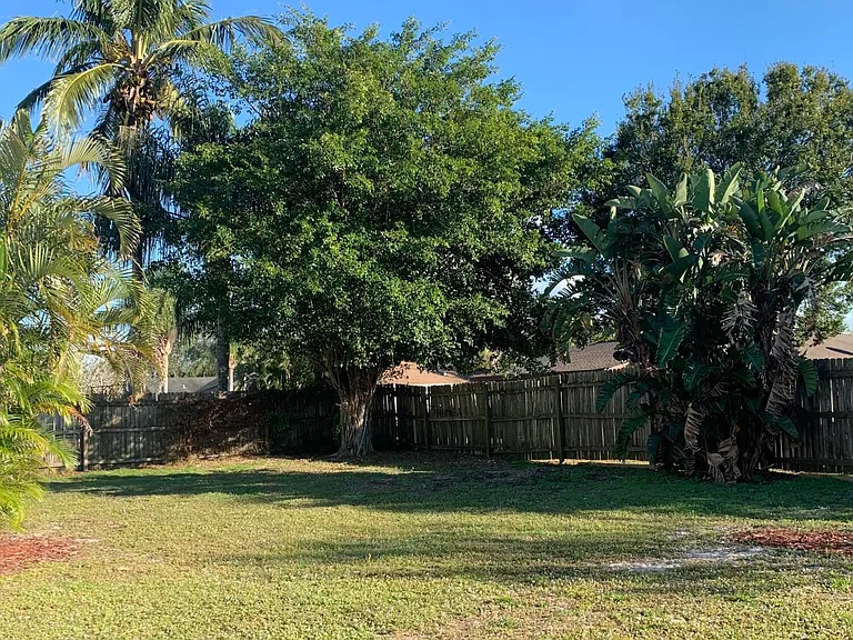 598 NE Maranta Terrado — Photo 21