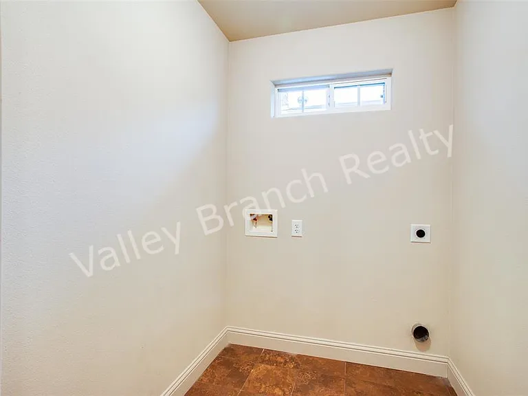 3256 Karen St — Photo 10