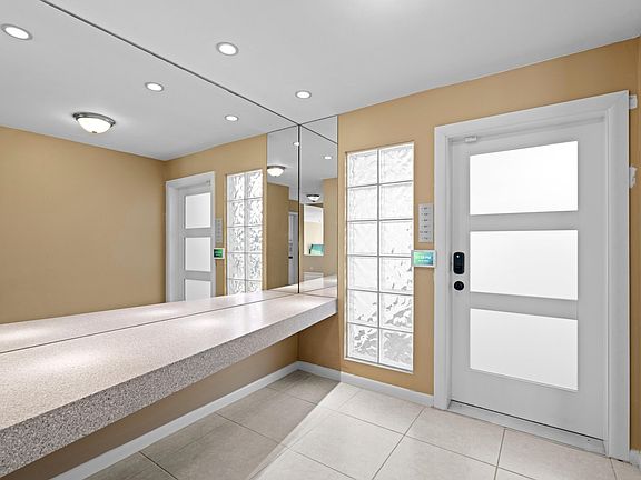 4th image of 2435 Presidential Way #E