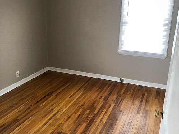 4th image of 1130 Easton Ave
